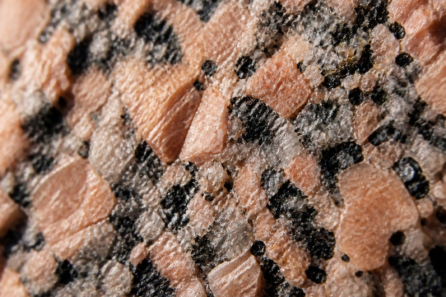 3 nuances de granit rose pour personnaliser votre sépulture